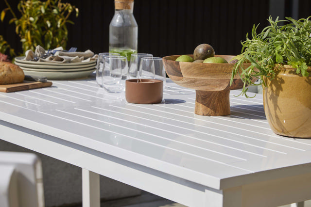 Sofiero set - trepersoners bänk, två stolar & bord - vit